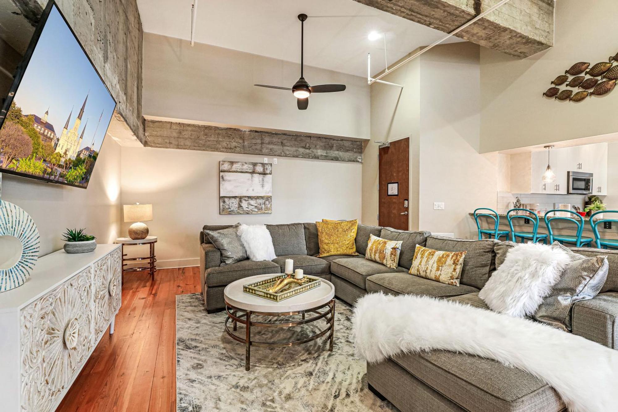 Upscale Condos And Penthouses Close To Canal And Bourbon St New Orleans Exterior photo
